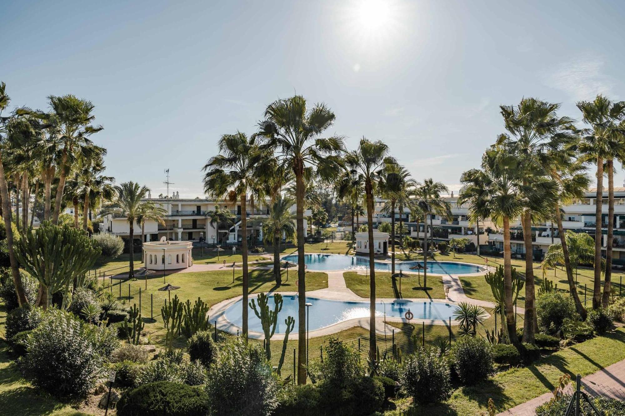 Locrimar Pool Real Padel Proximity *